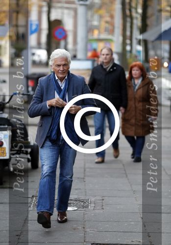 Amsterdam 25 november 2016
Ben Cramer bellend op straat