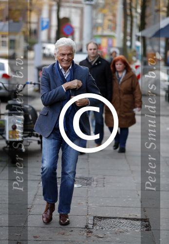 Amsterdam 25 november 2016
Ben Cramer bellend op straat