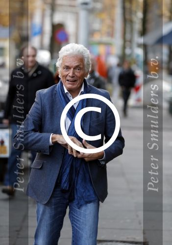Amsterdam 25 november 2016
Ben Cramer bellend op straat