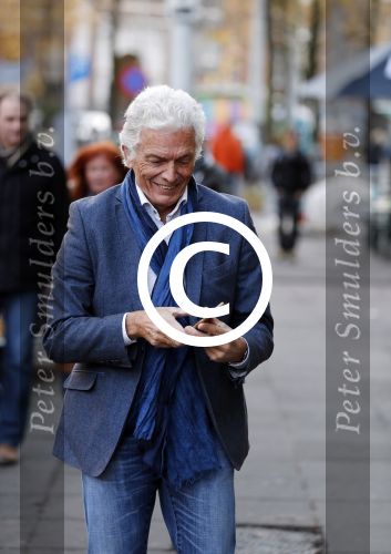 Amsterdam 25 november 2016
Ben Cramer bellend op straat