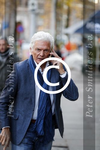 Amsterdam 25 november 2016
Ben Cramer bellend op straat