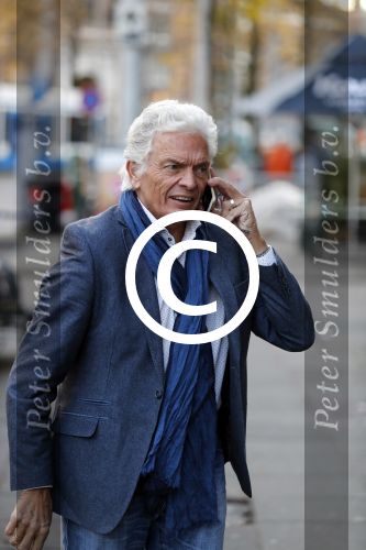 Amsterdam 25 november 2016
Ben Cramer bellend op straat