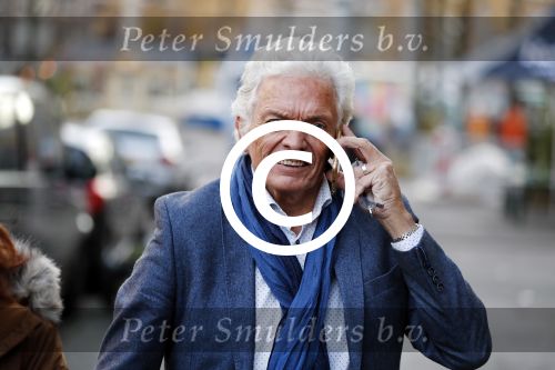 Amsterdam 25 november 2016
Ben Cramer bellend op straat