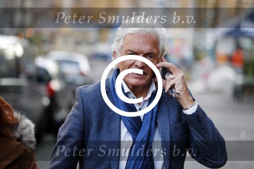 Amsterdam 25 november 2016
Ben Cramer bellend op straat