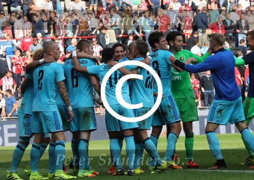 Eindhoven, 18 September 2016 PSV-Feyenoord, eindstand 0-1 Kompetitie Seizoen 2016-2017.
Blijdschap bij Feyenoord na de overwining van 0-1 o.a. Dirk Kuyt Rick Karsdorp  Erik Bottegin Bial Basacikoglu