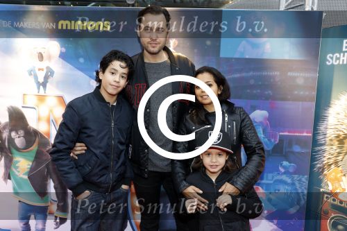 Amsterdam 10 december 2016
Premiere Sing in pathe arena. Boris Titulaer met vrouw en kinderen