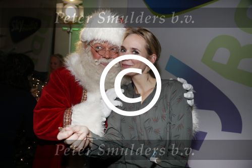 Amsterdam 7 december 2016
Sky radio Christmas tree event met oa Daphne en Emma Deckers Ronald de Boer Gers Pardoel Wilfred Genee Renate Verbaan en Bracha v Doesburgh. Fred v Leer en Manon Meijers zijn de jury. Marlayne Sahupala presenteert het geheel in het college hotel.