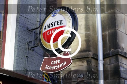 Amsterdam 25 november 2016
Boekpresentatie Johnny Rep bij cafe Scheltema. Johan Derksen reikt eerste exemplaar uit aan Heinz Stuy . Het boek is geschreven door  Mark v d Heuvel.
