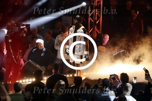 Oberhausen 10 december 2016
Nieky Holzen verliest zijn wereldtitel aan Cedric Doumbe uit Frankrijk tijdens de GLORY COLLISION in Oberhausen.