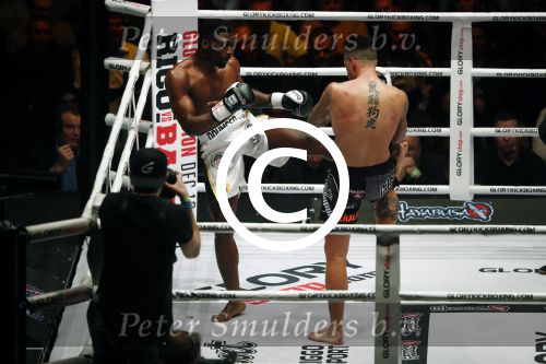 Oberhausen 10 december 2016
Nieky Holzen verliest zijn wereldtitel aan Cedric Doumbe uit Frankrijk tijdens de GLORY COLLISION in Oberhausen.
