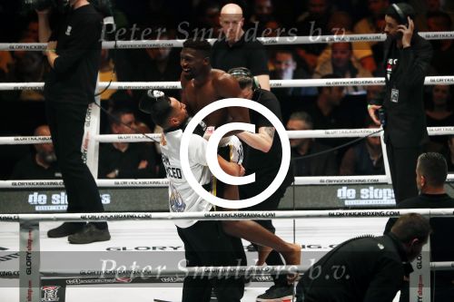 Oberhausen 10 december 2016
Nieky Holzen verliest zijn wereldtitel aan Cedric Doumbe uit Frankrijk tijdens de GLORY COLLISION in Oberhausen.