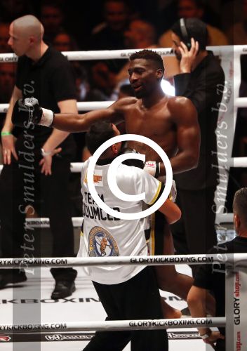 Oberhausen 10 december 2016
Nieky Holzen verliest zijn wereldtitel aan Cedric Doumbe uit Frankrijk tijdens de GLORY COLLISION in Oberhausen.