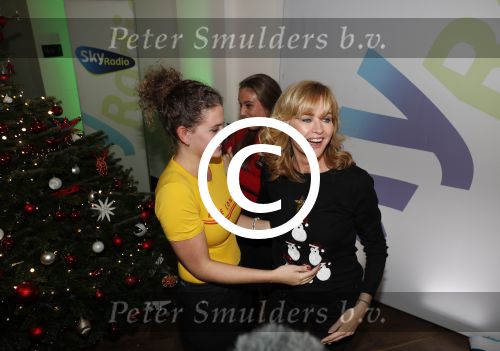 Amsterdam 7 december 2016
Sky radio Christmas tree event met oa Daphne en Emma Deckers Ronald de Boer Gers Pardoel Wilfred Genee Renate Verbaan en Bracha v Doesburgh. Fred v Leer en Manon Meijers zijn de jury. Marlayne Sahupala presenteert het geheel in het college hotel.