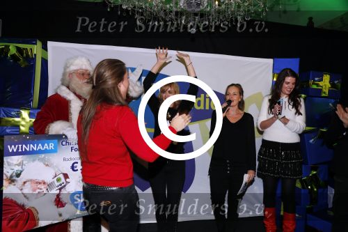 Amsterdam 7 december 2016
Sky radio Christmas tree event met oa Daphne en Emma Deckers Ronald de Boer Gers Pardoel Wilfred Genee Renate Verbaan en Bracha v Doesburgh. Fred v Leer en Manon Meijers zijn de jury. Marlayne Sahupala presenteert het geheel in het college hotel.