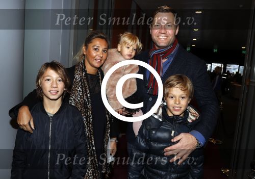 Amsterdam 26 november 2016
20 jaar studio 100 in het ziggodome met oa K3. Dennis v d Geest met vrouw en kinderen