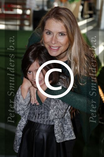 Utrecht 26 november 2016
Premiere Mees Kees in Utrecht met in hoofdrollen  Sanne Wallis de Vries Leendert de Ridder en Maarten Heijmans. Elle v Rijn met dochter