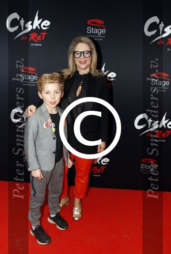 Amsterdam 20 november 2016
Premiere Ciske de Rat in het nieuwe de la mar theater. Fiona Hering met zoon