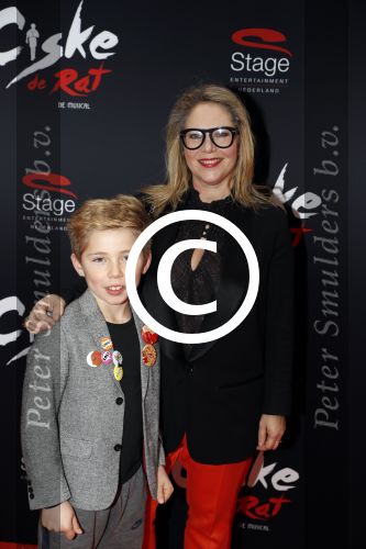 Amsterdam 20 november 2016
Premiere Ciske de Rat in het nieuwe de la mar theater. Fiona Hering met zoon