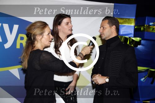 Amsterdam 7 december 2016
Sky radio Christmas tree event met oa Daphne en Emma Deckers Ronald de Boer Gers Pardoel Wilfred Genee Renate Verbaan en Bracha v Doesburgh. Fred v Leer en Manon Meijers zijn de jury. Marlayne Sahupala presenteert het geheel in het college hotel.