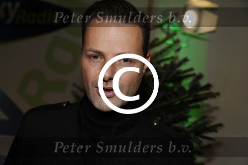 Amsterdam 7 december 2016
Sky radio Christmas tree event met oa Daphne en Emma Deckers Ronald de Boer Gers Pardoel Wilfred Genee Renate Verbaan en Bracha v Doesburgh. Fred v Leer en Manon Meijers zijn de jury. Marlayne Sahupala presenteert het geheel in het college hotel.