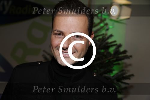 Amsterdam 7 december 2016
Sky radio Christmas tree event met oa Daphne en Emma Deckers Ronald de Boer Gers Pardoel Wilfred Genee Renate Verbaan en Bracha v Doesburgh. Fred v Leer en Manon Meijers zijn de jury. Marlayne Sahupala presenteert het geheel in het college hotel.