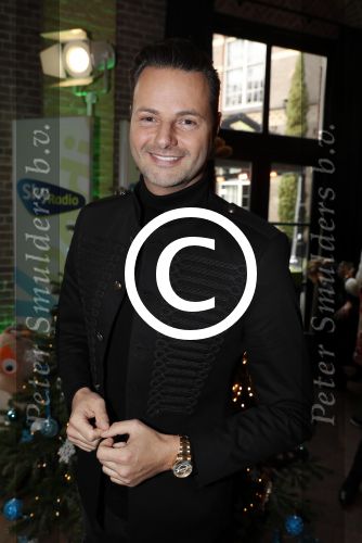 Amsterdam 7 december 2016
Sky radio Christmas tree event met oa Daphne en Emma Deckers Ronald de Boer Gers Pardoel Wilfred Genee Renate Verbaan en Bracha v Doesburgh. Fred v Leer en Manon Meijers zijn de jury. Marlayne Sahupala presenteert het geheel in het college hotel.