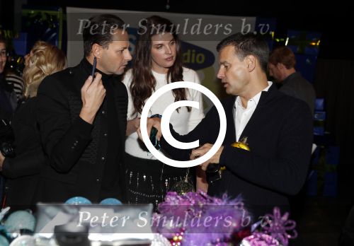 Amsterdam 7 december 2016
Sky radio Christmas tree event met oa Daphne en Emma Deckers Ronald de Boer Gers Pardoel Wilfred Genee Renate Verbaan en Bracha v Doesburgh. Fred v Leer en Manon Meijers zijn de jury. Marlayne Sahupala presenteert het geheel in het college hotel.
