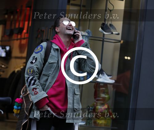 Amsterdam 7 december 2016
Fred v Leer bellend op de pc hooftstraat