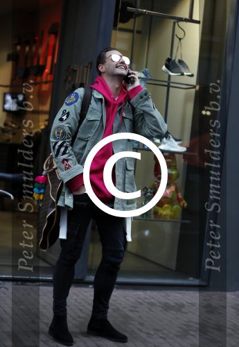 Amsterdam 7 december 2016
Fred v Leer bellend op de pc hooftstraat