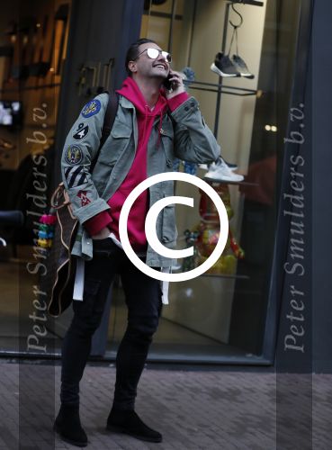 Amsterdam 7 december 2016
Fred v Leer bellend op de pc hooftstraat