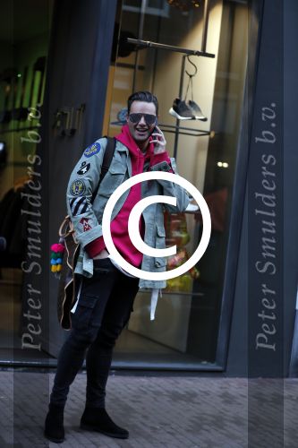 Amsterdam 7 december 2016
Fred v Leer bellend op de pc hooftstraat