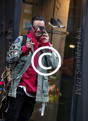 Amsterdam 7 december 2016
Fred v Leer bellend op de pc hooftstraat