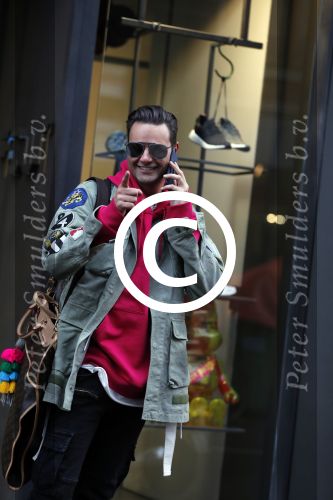 Amsterdam 7 december 2016
Fred v Leer bellend op de pc hooftstraat