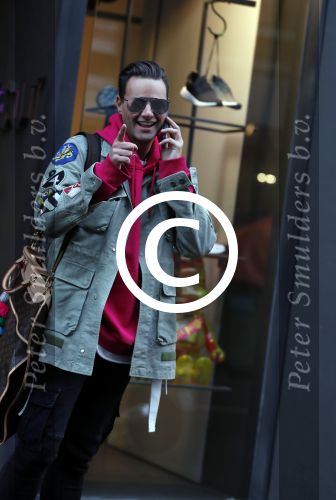 Amsterdam 7 december 2016
Fred v Leer bellend op de pc hooftstraat
