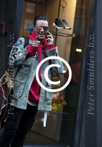 Amsterdam 7 december 2016
Fred v Leer bellend op de pc hooftstraat