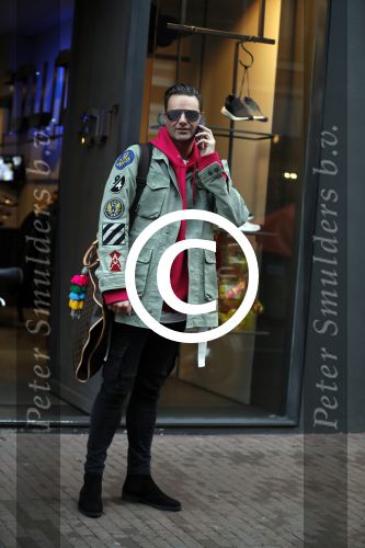 Amsterdam 7 december 2016
Fred v Leer bellend op de pc hooftstraat