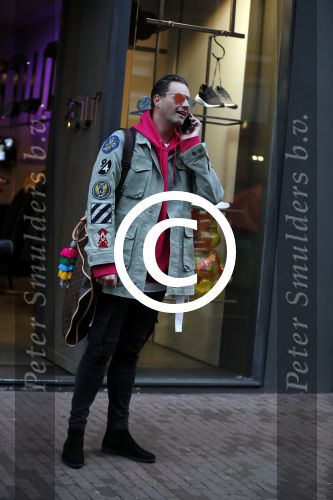 Amsterdam 7 december 2016
Fred v Leer bellend op de pc hooftstraat