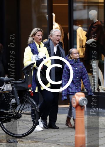 Amsterdam 10 december 2016
Frits Kroymans met zijn ex vriendin Nynke Wynia op de cornelis schuytstraat.