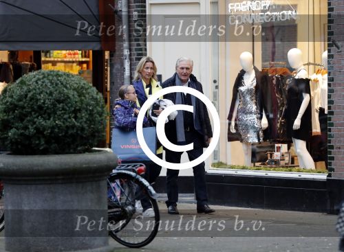 Amsterdam 10 december 2016
Frits Kroymans met zijn ex vriendin Nynke Wynia op de cornelis schuytstraat.