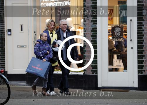 Amsterdam 10 december 2016
Frits Kroymans met zijn ex vriendin Nynke Wynia op de cornelis schuytstraat.