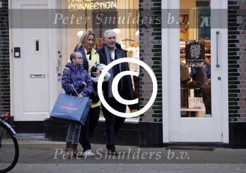 Amsterdam 10 december 2016
Frits Kroymans met zijn ex vriendin Nynke Wynia op de cornelis schuytstraat.