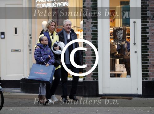 Amsterdam 10 december 2016
Frits Kroymans met zijn ex vriendin Nynke Wynia op de cornelis schuytstraat.