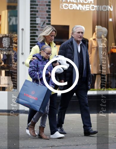 Amsterdam 10 december 2016
Frits Kroymans met zijn ex vriendin Nynke Wynia op de cornelis schuytstraat.