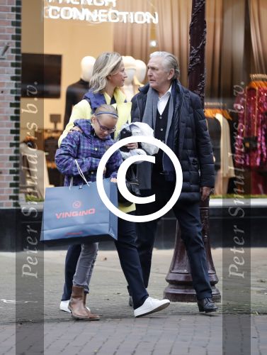 Amsterdam 10 december 2016
Frits Kroymans met zijn ex vriendin Nynke Wynia op de cornelis schuytstraat.