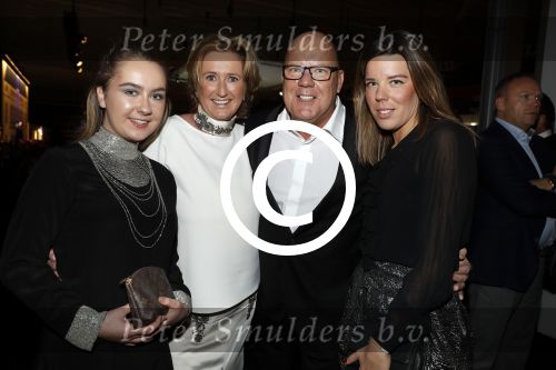 Amsterdam 8 december 2016
15e luxury fair in de RAI. Gaston Starreveld met vrouw en dochters