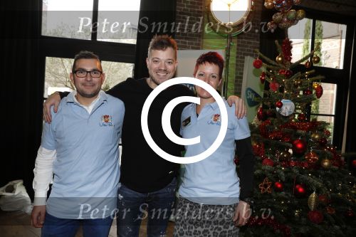 Amsterdam 7 december 2016
Sky radio Christmas tree event met oa Daphne en Emma Deckers Ronald de Boer Gers Pardoel Wilfred Genee Renate Verbaan en Bracha v Doesburgh. Fred v Leer en Manon Meijers zijn de jury. Marlayne Sahupala presenteert het geheel in het college hotel.