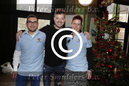 Amsterdam 7 december 2016
Sky radio Christmas tree event met oa Daphne en Emma Deckers Ronald de Boer Gers Pardoel Wilfred Genee Renate Verbaan en Bracha v Doesburgh. Fred v Leer en Manon Meijers zijn de jury. Marlayne Sahupala presenteert het geheel in het college hotel.