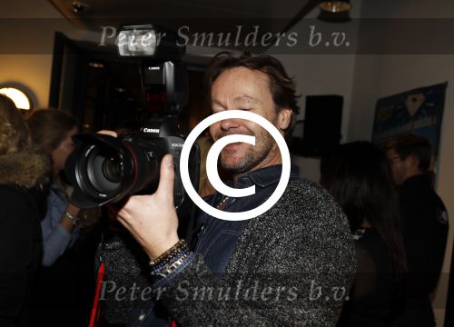 Amsterdam 22 november 2016
Presentatie Amsterdam XXXL magazine uitgegeven door Mark Teurlings bij gassan diamonds.
Gijs Staverman met canon camera