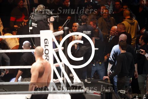 Oberhausen 10 december 2016
Rico Verhoeven wint zijn gevecht met Badr Hari tijdens de GLORY COLLISION in Oberhausen.