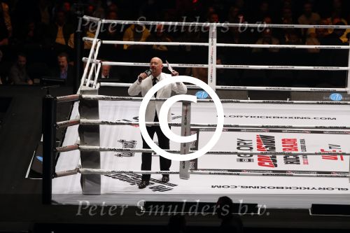 Oberhausen 10 december 2016
Rico Verhoeven wint zijn gevecht met Badr Hari tijdens de GLORY COLLISION in Oberhausen.